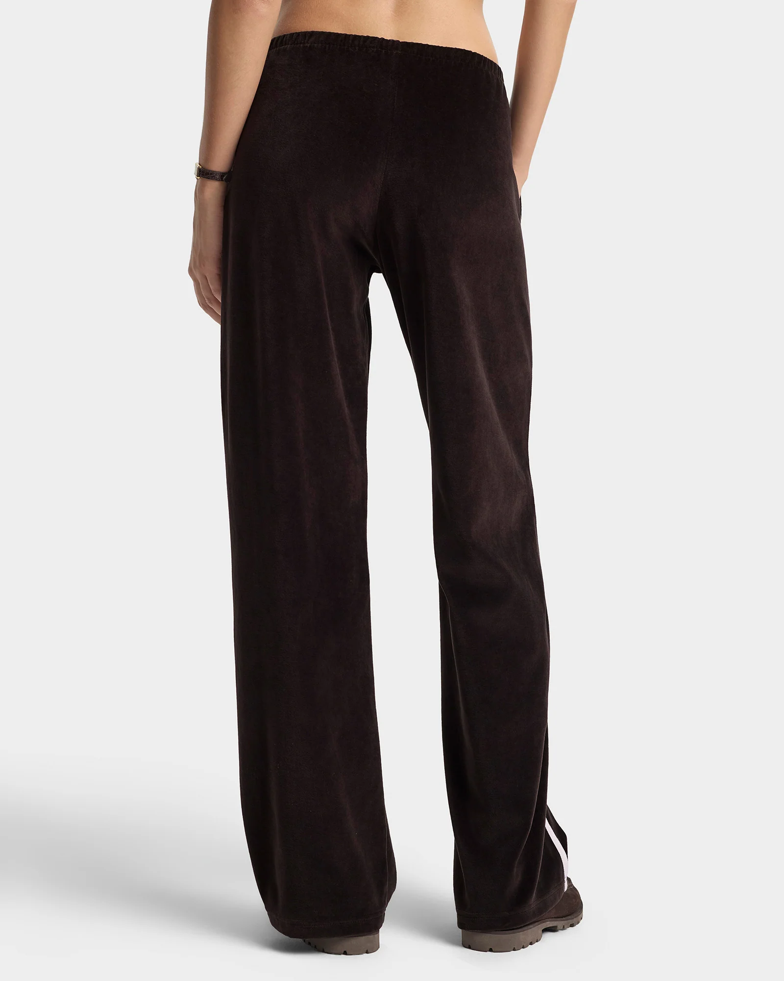 NY Crest Velour Sweatpant - Chocolate/Ecru - Image 3